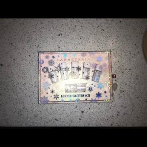 Anastasia Beverly Hills loose glitter
